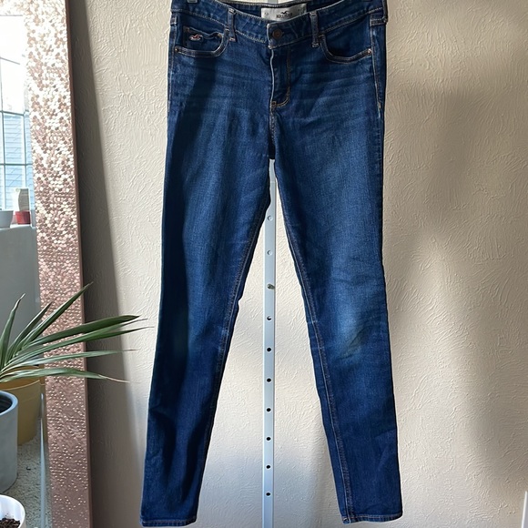 Hollister dark wash skinny jeans. Size 5R - Picture 2 of 11